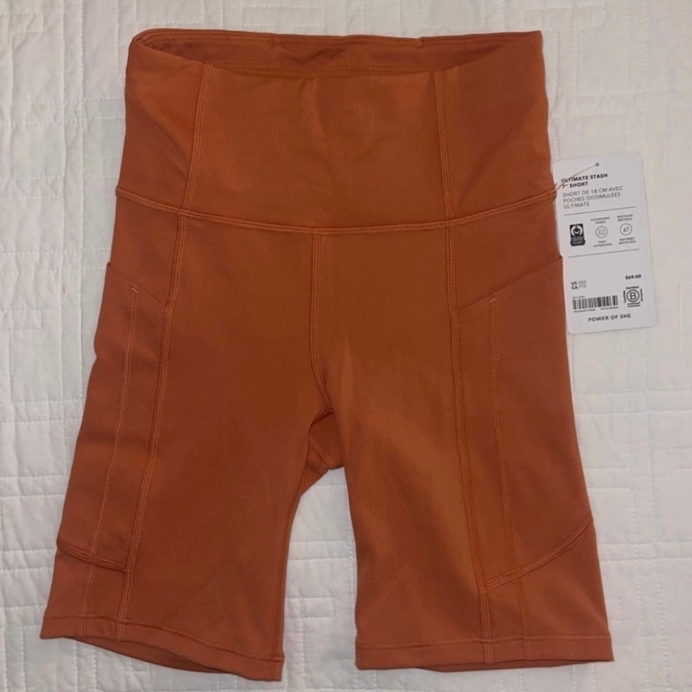 Athleta Ultimate Stash 7” Short